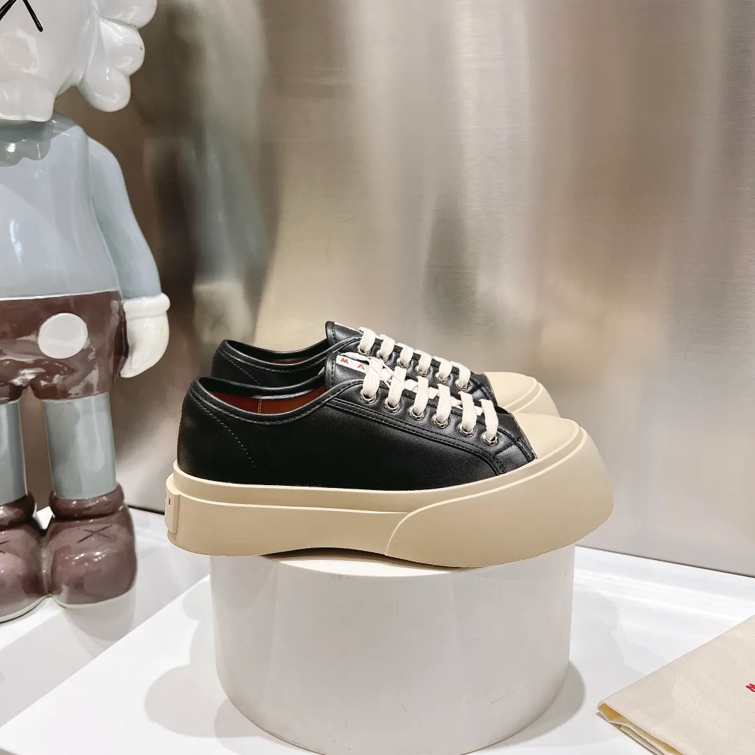 👟👟Ex-factory price 480👟👟 (exclusive top quality) Marni|Mary Jane big head doll shoes‼ ️Upgraded outsole, consistent lasting process with the original version, upgraded to the latest official original packaging‼ ️ Mani’s incomparable and versatile white shoes! I'm tired of the regular white shoes, so I bought a pair of different style thick-soled big-toe shoes. Paris International Fashion Week catwalk model, purchase-level version, all Internet celebrities wear it, Song Zuer, Zhao Lusi, Huo🔥 Show... [4.5cm increased sole] Not bulky, light and soft, comfortable on the feet! It feels very good on your feet and doesn't scratch your feet at all! Extremely comfortable! Daily travel! Wear whatever you like regardless of the occasion, no fear of any dress code, no pressure to dress! ✔Upper: imported cowhide fabric ✔Lining: lambskin lining ✔Outsole: exclusive original molded 1:1 rubber ➕T👟👟factory price U outsole! Floating beige is not completely white. Difference between market currencies We are different‼ ️ ✔𝐒𝐢𝐳𝐞: 35-40